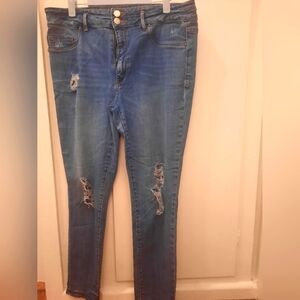Distressed skinny jeans